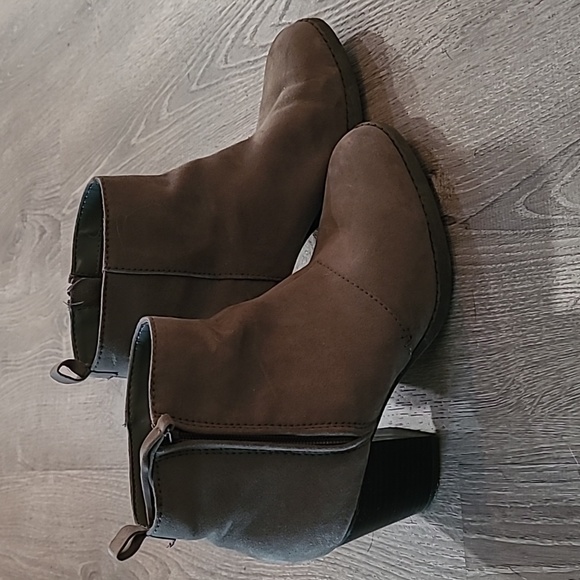 3/$8 old navy booties - Picture 2 of 4